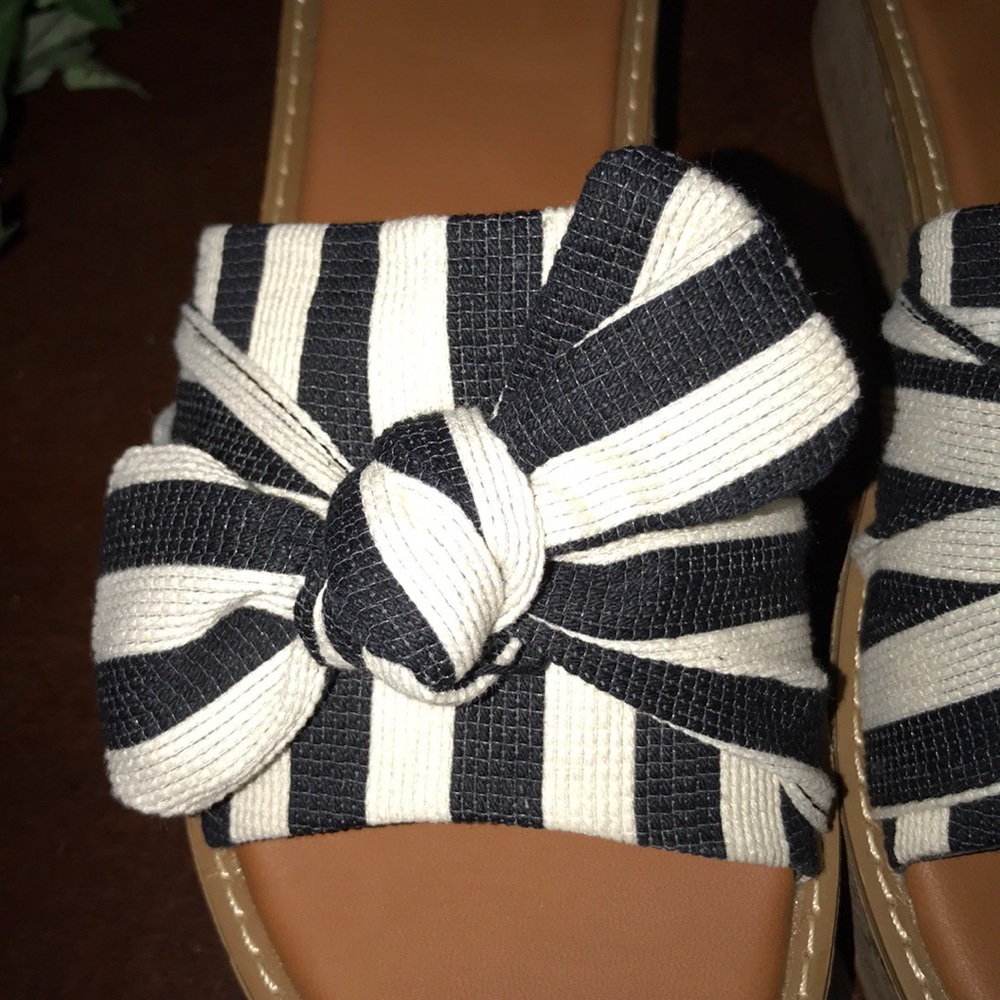 Shoes - Picture 4 of 6